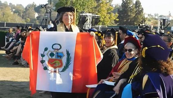 Peruana de 70 años recibe su doctorado en California y se convierte en una inspiración. (Hispanos Press)