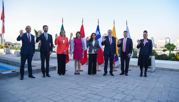 LOS CUATRO. Representantes de los cuatro países miembros participaron en el traspaso.