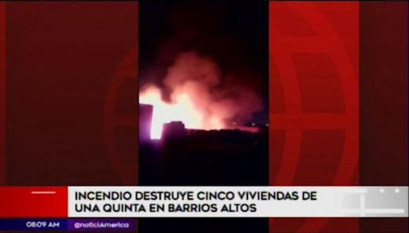 La causa del incendio habría sido una vela encendida que aparentemente estaba siendo manipulada por un menor de edad. (Captura: América Noticias)