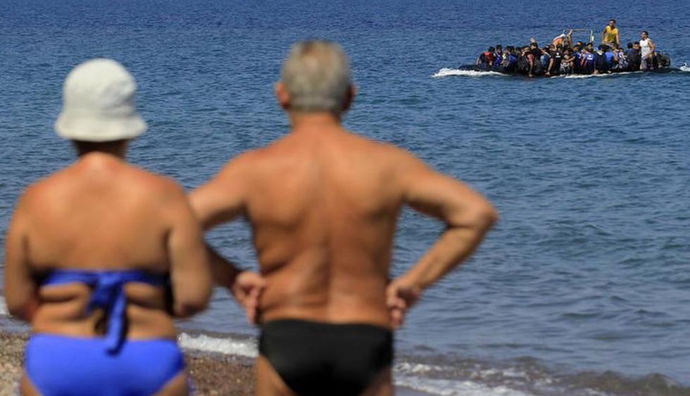 Naufragaron tras el vuelco de una barcaza en la que viajaban un centenar de inmigrantes (Reuters).