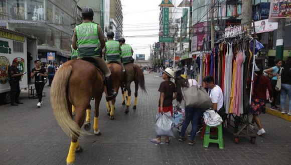 Se necesita el apoyo de la Policía Nacional para recuperar el espacio público en Gamarra. (Anthony Niño de Guzmán/GEC)