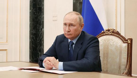 El presidente ruso, Vladimir Putin, preside una reunión sobre el desarrollo del sector metalúrgico del país a través de una videoconferencia en el Kremlin de Moscú el 1 de agosto de 2022. (Foto de Pavel Byrkin / Sputnik / AFP)