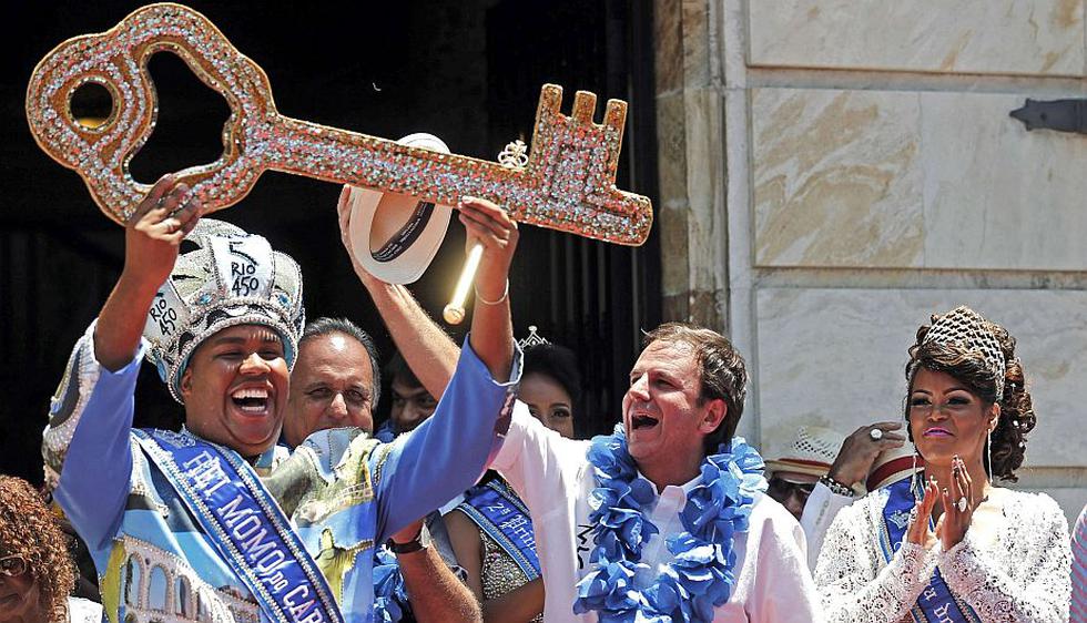 Ungido como alcalde de Río de Janeiro, el rey Momo inauguró este viernes a ritmo de samba el Carnaval más famoso del mundo. (Reuters)