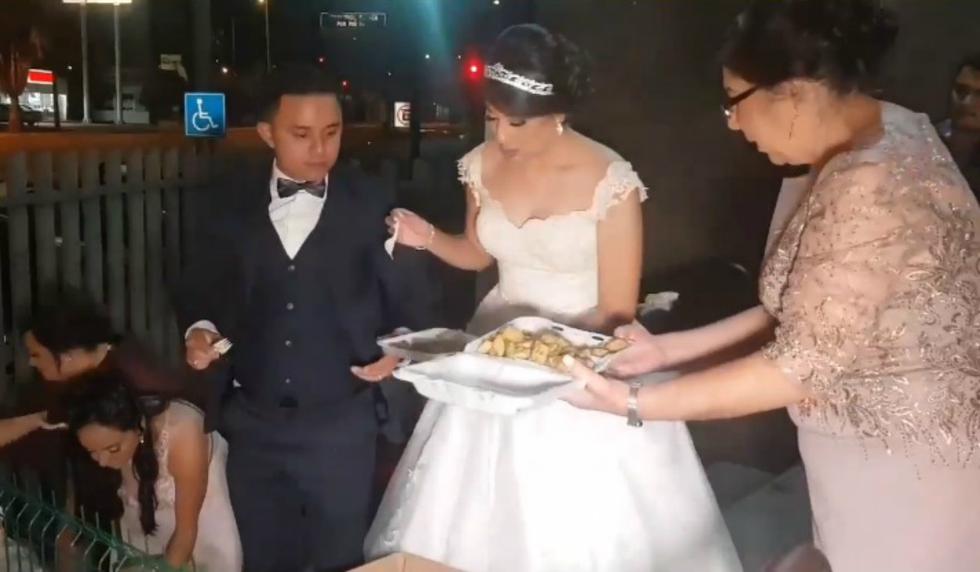 Se hizo viral en Facebook el gesto de una pareja de recién casados que repartieron el banquete de su boda entre los visitantes de un hospital infantil. (Foto: Captura/HTHOYTamaulipas)