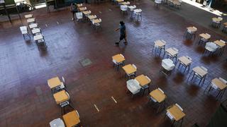 Abren centros de votación en Chile para crucial elección entre Boric y Kast