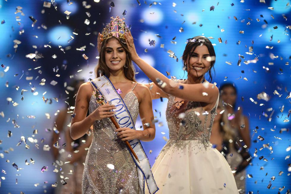 La reina colombiana en desacuerdo frente a la participación de la española Ángela Ponce, la primera miss transexual del Miss Universo 2018. (AFP)