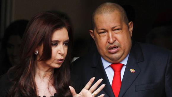 MALAS PRÁCTICAS. Cristina Fernández parece emular a Hugo Chávez en su relación con la prensa. (Reuters)