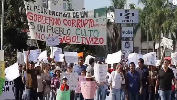 México: Saqueos y cierre de carreteras por alza de la gasolina. (Foto Captura)