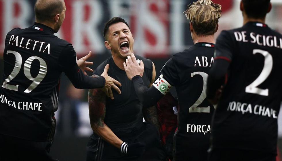 Gianluca Lapadula le dio la victoria al AC Milan y dedicó su gol al Chapecoense. (AFP)