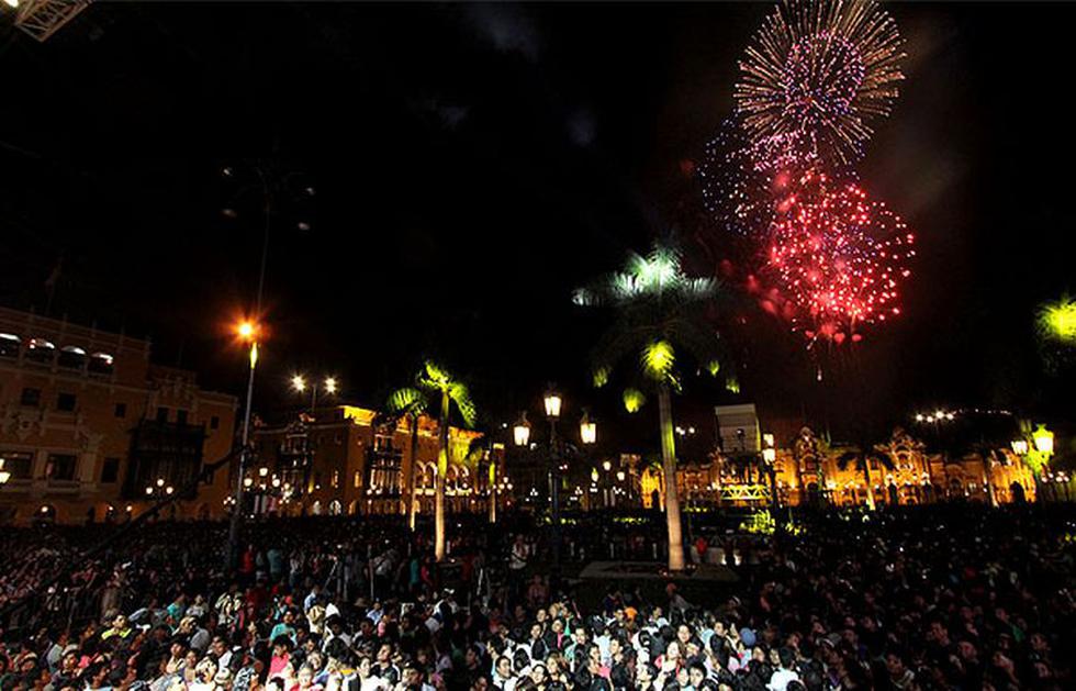 A la medianoche, un colorido y vistoso espectáculo de fuegos artificiales en la Plaza Mayor fue el epílogo de la celebración por el 478 aniversario de la fundación de Lima. (Municipalidad de Lima)