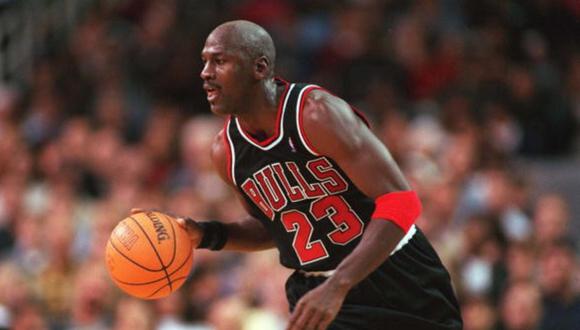 Air Jordan durante la temporada 1997-98, la última que jugó con los Chicago Bulls. (Foto: Getty Images)