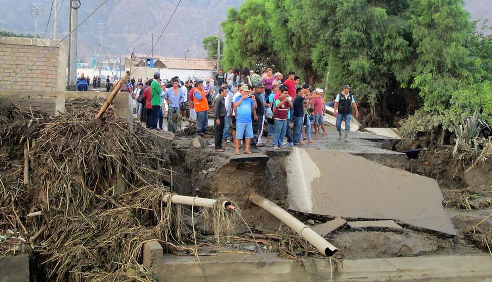 Colapsó puente en distrito de Coishco, Chimbote. (Andina)