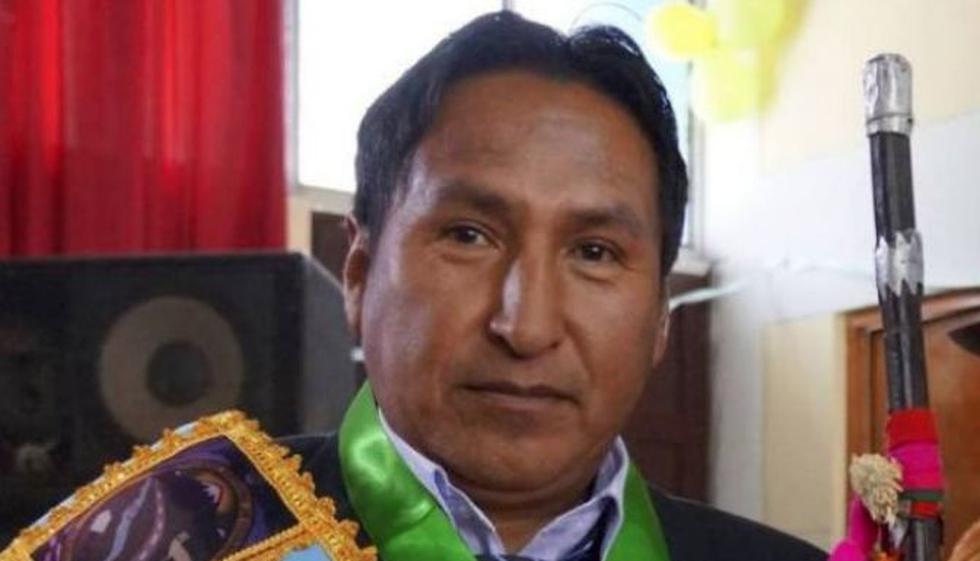 Víctor Huamani Chumpe, alcalde del distrito de Cotaruse, en la provincia de Aymaraes, falleció esta mañana luego de que el automóvil en el que se transportaba chocara frontalmente contra un vehículo. (Facebook/@cesar.velazco.71)
