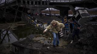 Ucrania y Rusia abrirán “corredores humanitarios” para evacuar civiles