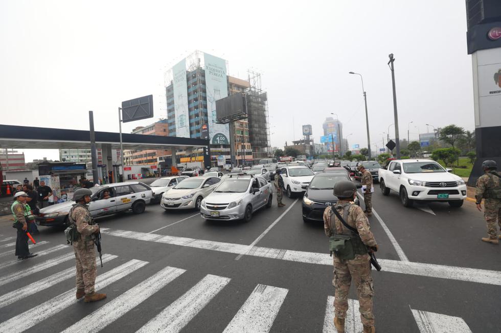Ejército del Perú y la Policía cerraron el acceso a los vehículos a la Vía Expresa del Paseo de la República. (Fotos: Gonzalo Cordova/GEC)