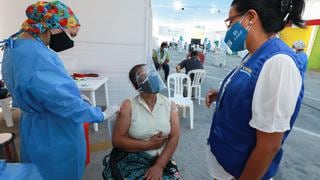 Más de 3 mil personas se vacunaron contra la influenza en centros de EsSalud