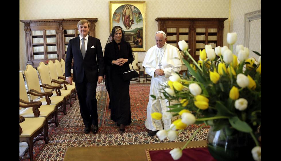 Los reyes Willem-Alexander y Maxima de Holanda, se reunieron a puerta cerrada con el sumo pontífice, el papa Francisco (AP)