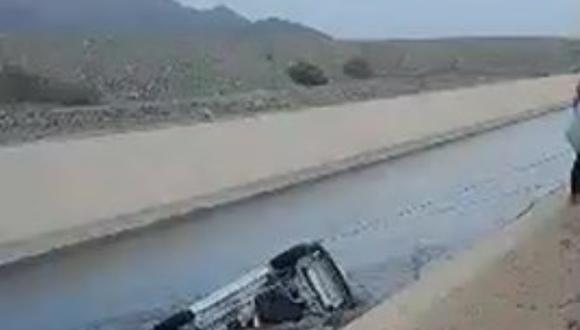 Una camioneta que se dirigía de Lima a Chiclayo se volcó y cayó al canal del proyecto Chavimochic.