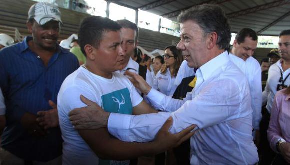 Juan Manuel Santos expresó su indignación por deportación de colombianos de Venezuela. (EFE)