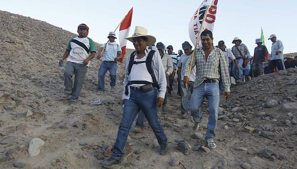 Burgomaestres y sindicalistas del valle de Tambo siguen en pie de lucha contra Tía María. (Heiner Aparicio)