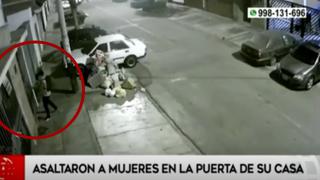 Chorrillos: asaltan a dos mujeres en la puerta de su casa y con la reja cerrada | VIDEO 