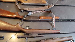 Sujeto tenía un arsenal clandestino de armas en su casa de Santa Anita [VIDEO]