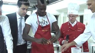 Mario Balotelli se convirtió en chef por un día
