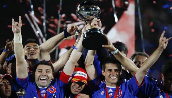 ARRIBA. La 'U’ de Chile tiene un superávit de 10 millones de dólares. Este año logró su primer  título internacional. (AP)