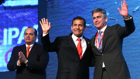 Tarea conjunta. Presidente Humala y jefe de IPAE en clausura. (Difusión)