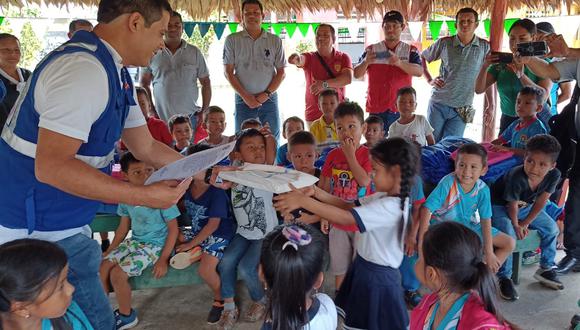 Menores cuentan con material educativo, gracias al trabajo articulado entre Programa PAIS del Midis, Electro Oriente y el municipio provincial de Putumayo.