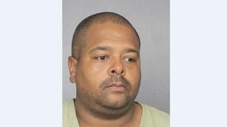 Florida: Docente de la escuela Parkland dejó olvidada su pistola en un baño público