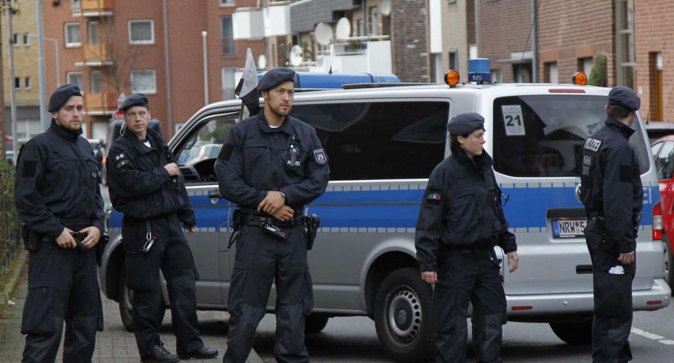 Imagen referencial del 17 de noviembre de varios policías en el oeste de Alemania. (AP/Hermann J. Knippertz).