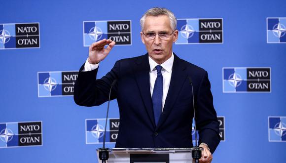 El secretario general de la OTAN, Jens Stoltenberg, da una conferencia de prensa antes de una reunión de dos días de los ministros de Defensa de la alianza en la sede de la OTAN en Bruselas el 11 de octubre de 2022. (Foto de Kenzo TRIBOUILLARD / AFP)