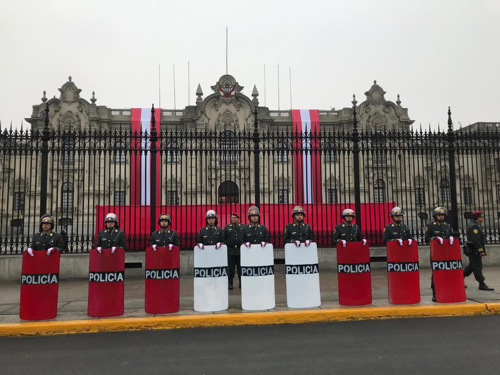 Fiestas Patrias en la Plaza de Armas. (Carlos Viguria/ Perú21)