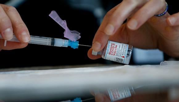 Vacuna de Moderna contra el covid-19 fue aprobada en diciembre del 2020 por la FDA. (Foto: Getty Images)