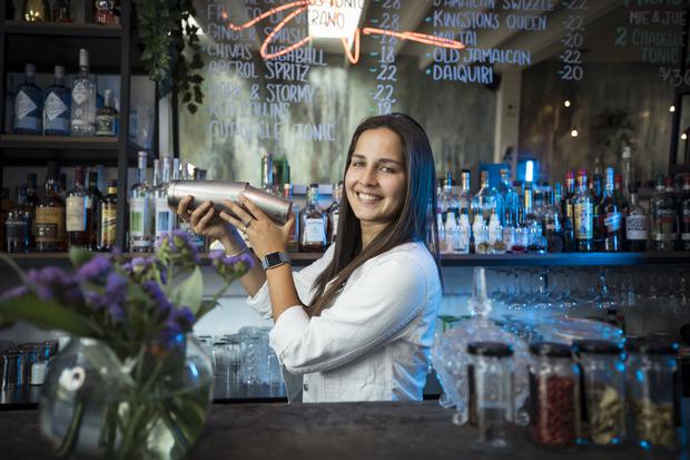 Thalía Talavera, bartender del restaurante Síbaris. (FOTOS: JOEL ALONZO/GEC).