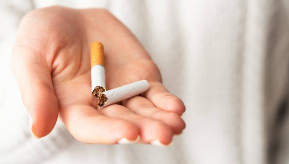 Dejar de fumar es una de las metas principales que se trazan muchas personas, sin embargo, dejar el cigarro es un reto muy difícil para los fumadores que, muchas veces, caen nuevamente en el vicio por los síntomas de abstinencia.