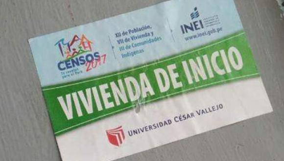 En Twitter, varios usuarios han denunciado la aparición de logos de instituciones en los stickers. (@@lherrera3105)