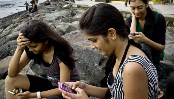 Más demanda por smartphones. El crecimiento de la telefonía móvil en el Perú ha aumentado el acceso a Internet por este medio. (USI)