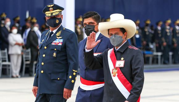 El presidente Pedro Castillo, junto a la premier Mirtha Vásquez y al titular del 
Mindef participaron a la ceremonia de graduación de los alféreces de la Escuela de Oficiales de la Fuerza Aérea del Perú. (Presidencia)