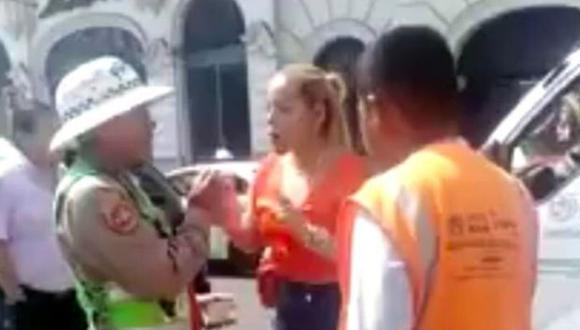 Patricia Estrella Tisnado apareció en un video insultando al policía. (Foto: Captura/Twitter)