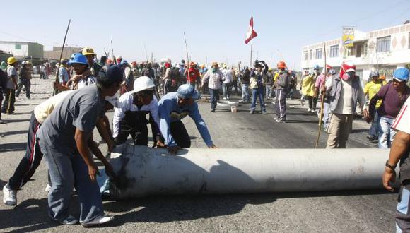 AFECTADOS. Mineros informales bloquearon vías por segundo día. (Heiner Aparicio)