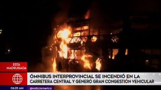 Bus con más de 50 pasajeros se incendió en la Carretera Central [VIDEO]