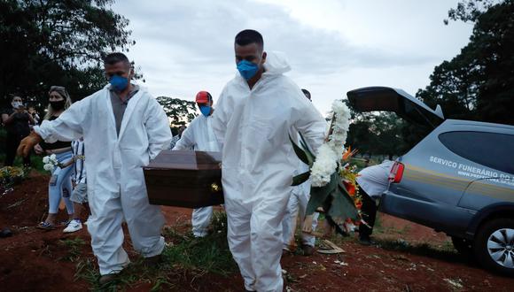 Brasil llegó a los 2.800 fallecidos por COVID-19 en un solo día en medio de la segunda ola de la pandemia, una de las más críticas a nivel mundial. (Foto: EFE)