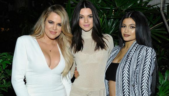 Las chicas del Clan Kardashian se disfrazaron de turistas y tomaron un tour turístico en Hollywood.