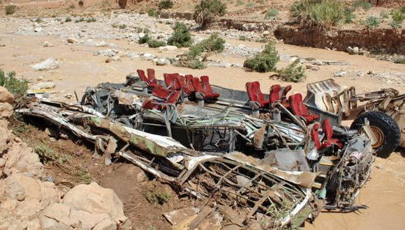Hasta el momento se reportan 17 muertos por autobús que fue arrastrado por la corriente de un río en Marruecos. (Foto: AFP)