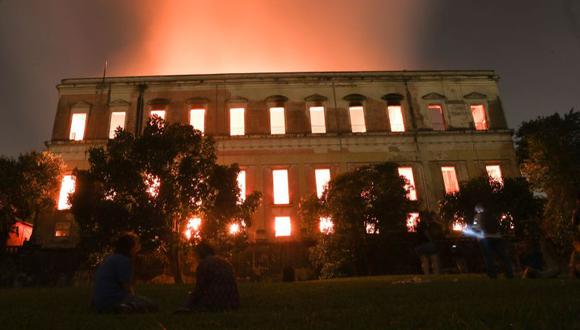 Las llamas devoraron durante seis horas el Museo Nacional, uno de los más vetustos de Brasil con unos 200 años de antigüedad, por causas aún desconocidas. (Foto: EFE)