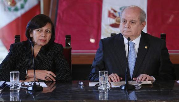 Exigen que premier Pedro Cateriano y canciller Ana María Sánchez expliquen bloqueo de tratado de extradición con Francia. (Perú21)