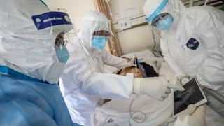 Muere médico de Wuhan al que se le oscureció la piel tras contraer el coronavirus