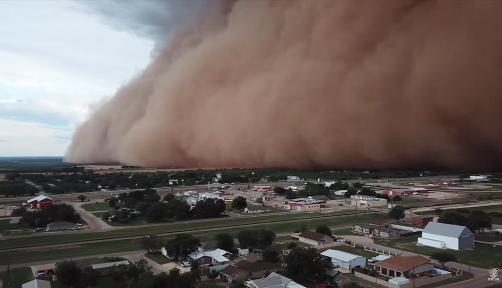 Una tormenta de polvo 'engulle' el pueblo de Coahoma, en el estado de Texas, Estados Unidos (EE.UU.). (YouTube)
